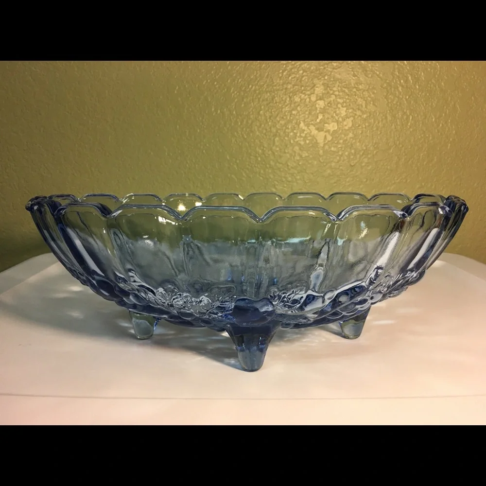 Vintage Indiana / Colony Glass Blue Harvest Grape Bowl - Picture 4 of 12